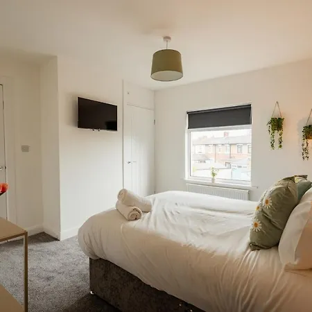 Laburnum House By Horizon
